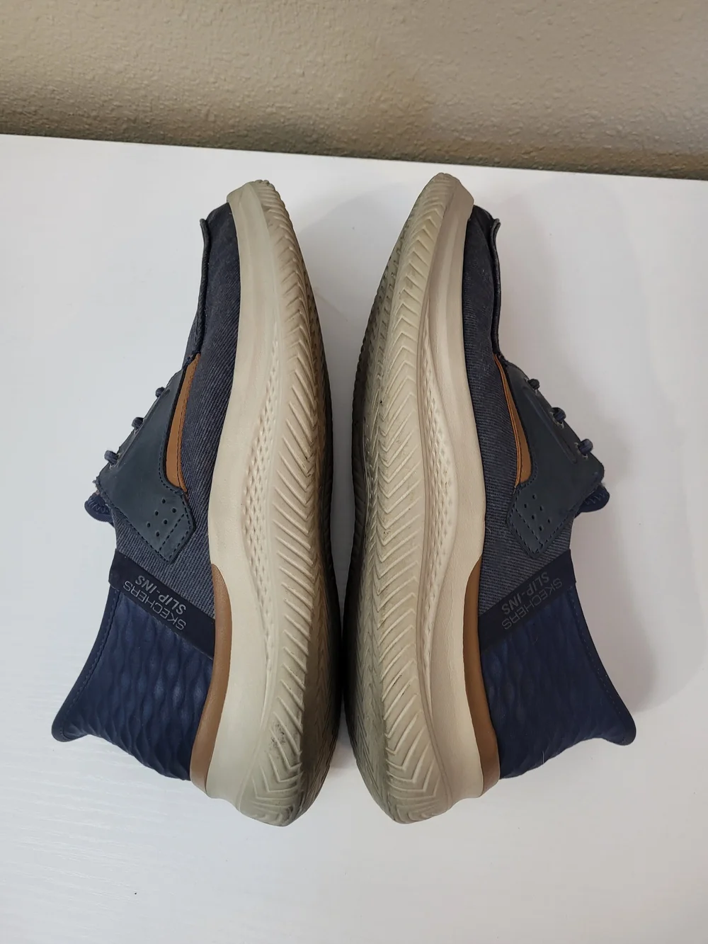 Sketchers Wide Fit Air Cooled Memory Foam Men’s Casual Shoes Size 10.5